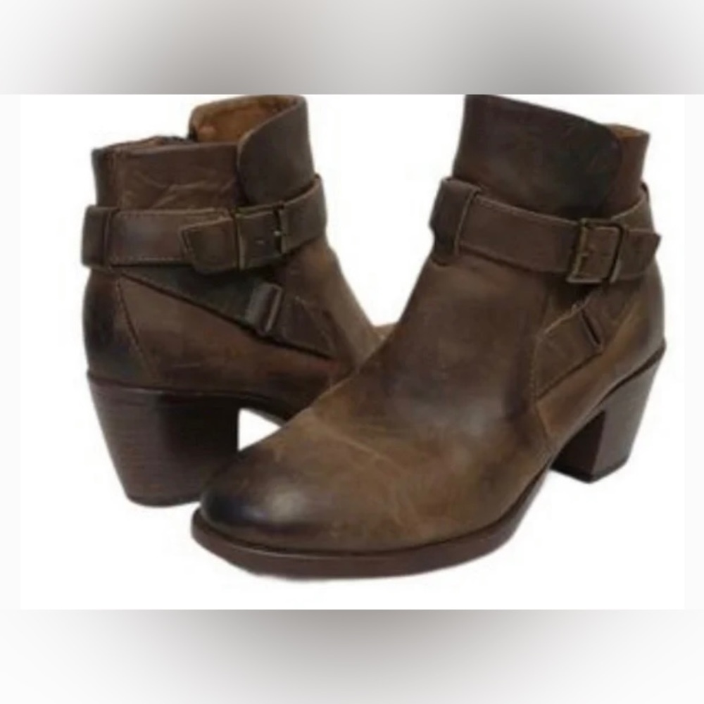 BOC Shea Distressed Leather Booties in Size 11